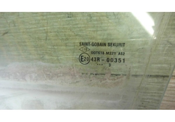 Скло дверки лівої передньої Renault Sandero 2, Logan 2, 803017281R